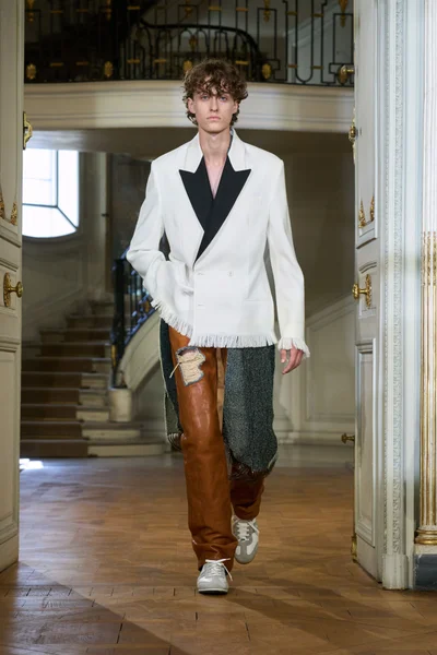 Look 11